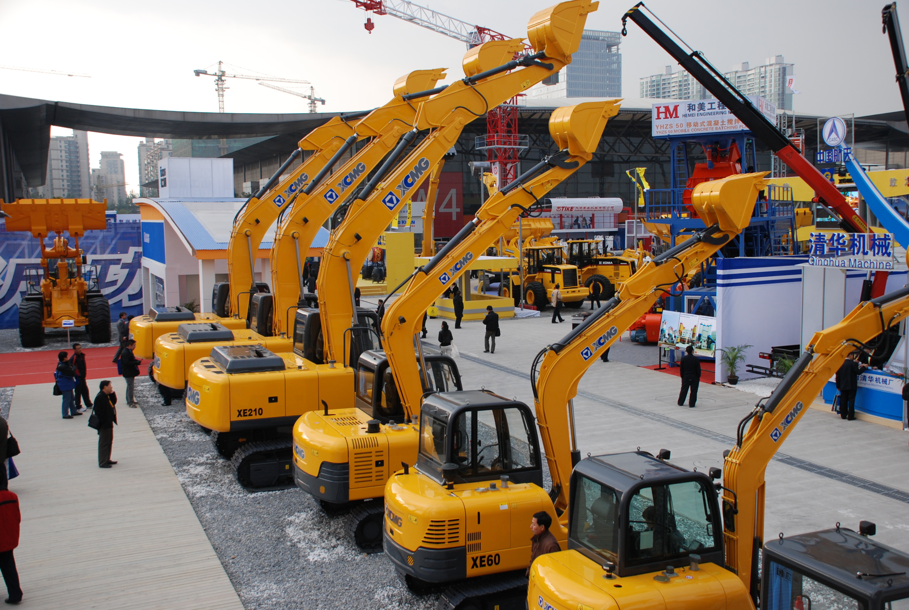 徐工與凱雷投資集團發(fā)表聯(lián)合聲明終止合作，獨立進行重組；是年，徐工與卡特彼勒終止合作，獨資成立徐州徐工挖掘機械有限公司