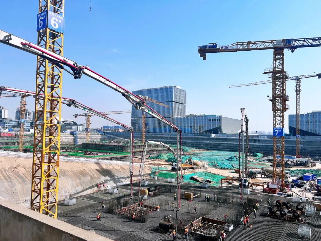 提前11小時(shí)！徐工大米數(shù)泵車賦能高效施工