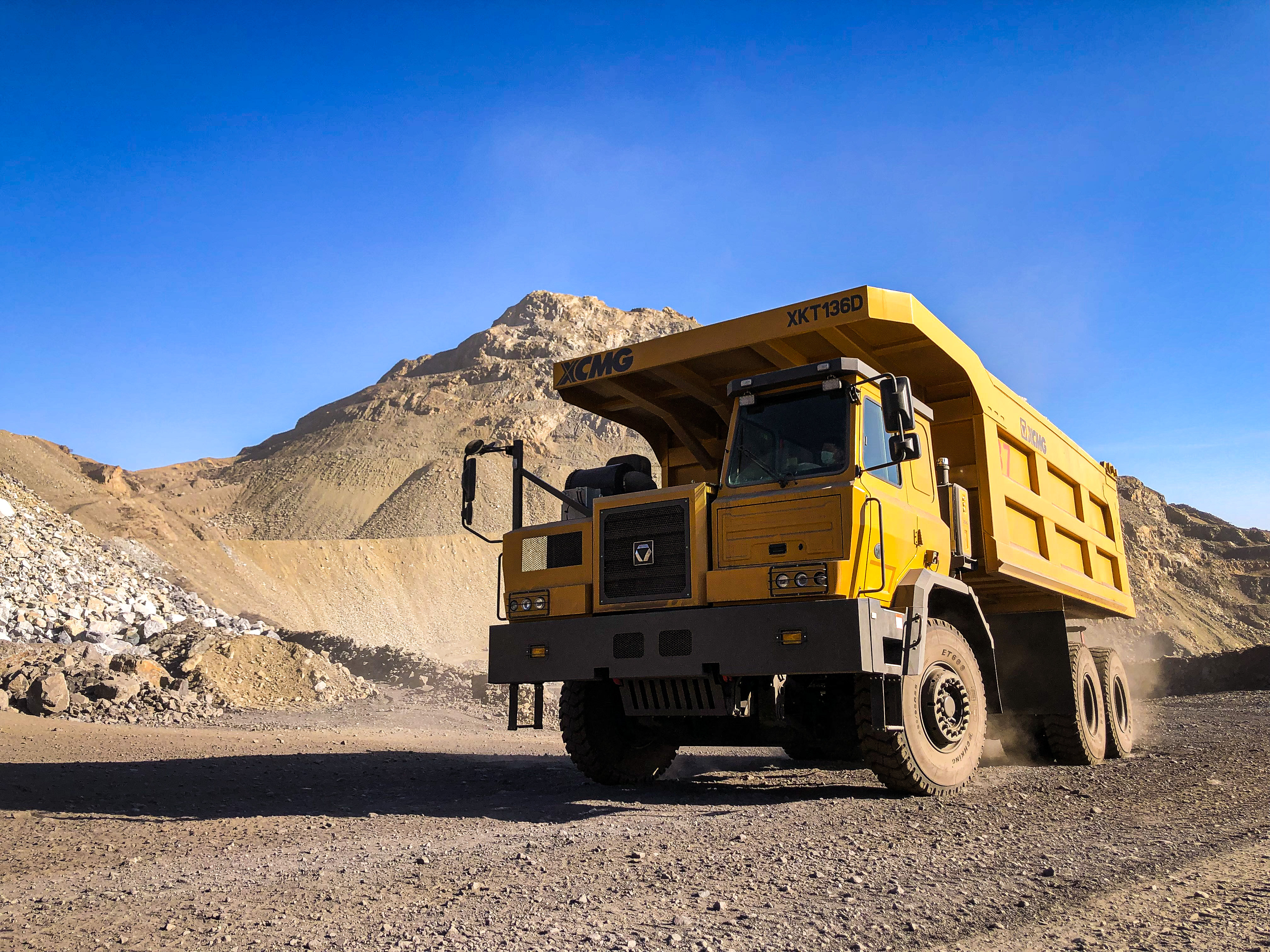 【新品下線】徐工XKT136D三橋?qū)掦w礦車正式下線！