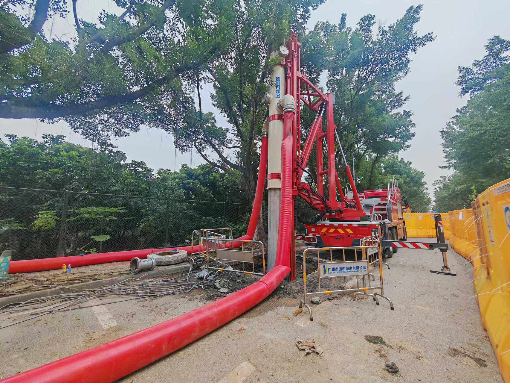 披星戴月！徐工排澇車被廣州點贊！