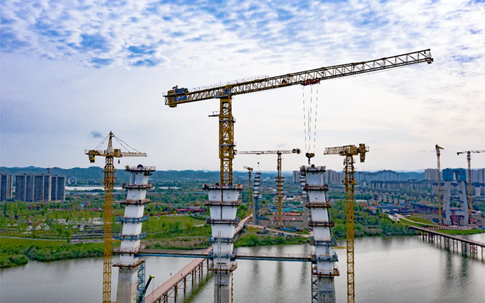 助力涪江兩岸“雙向奔赴”，徐工群塔顯身手！