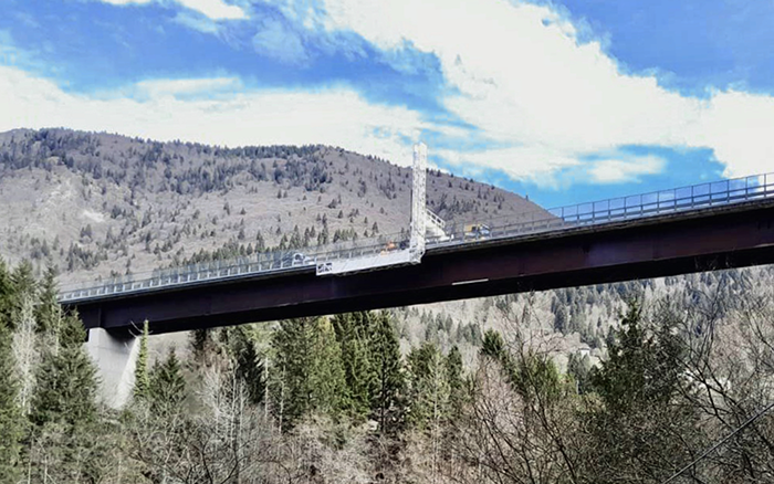 背靠阿爾卑斯山脈，徐工橋梁檢測(cè)車“C位”打卡