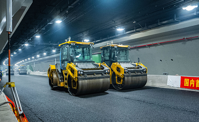 【智能化】全國首次，徐工“黑科技”無人攤鋪大秀！