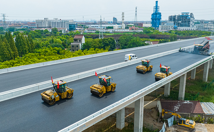 揭秘！常泰長江大橋如何實現(xiàn)超寬橋面“一鍵鋪平”？