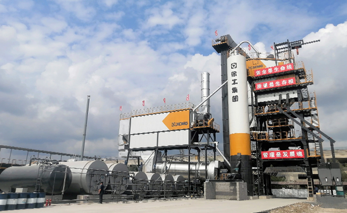 徐工4000型瀝青站 在鶴大高速大顯身手！