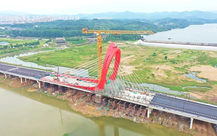 提前55天合龍！徐工XGT2230-100S編織“紅色搖籃”