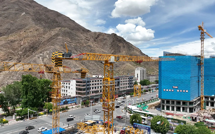 海拔4500米！ 徐工XGT600A-25S 奮戰(zhàn)“日光之城”