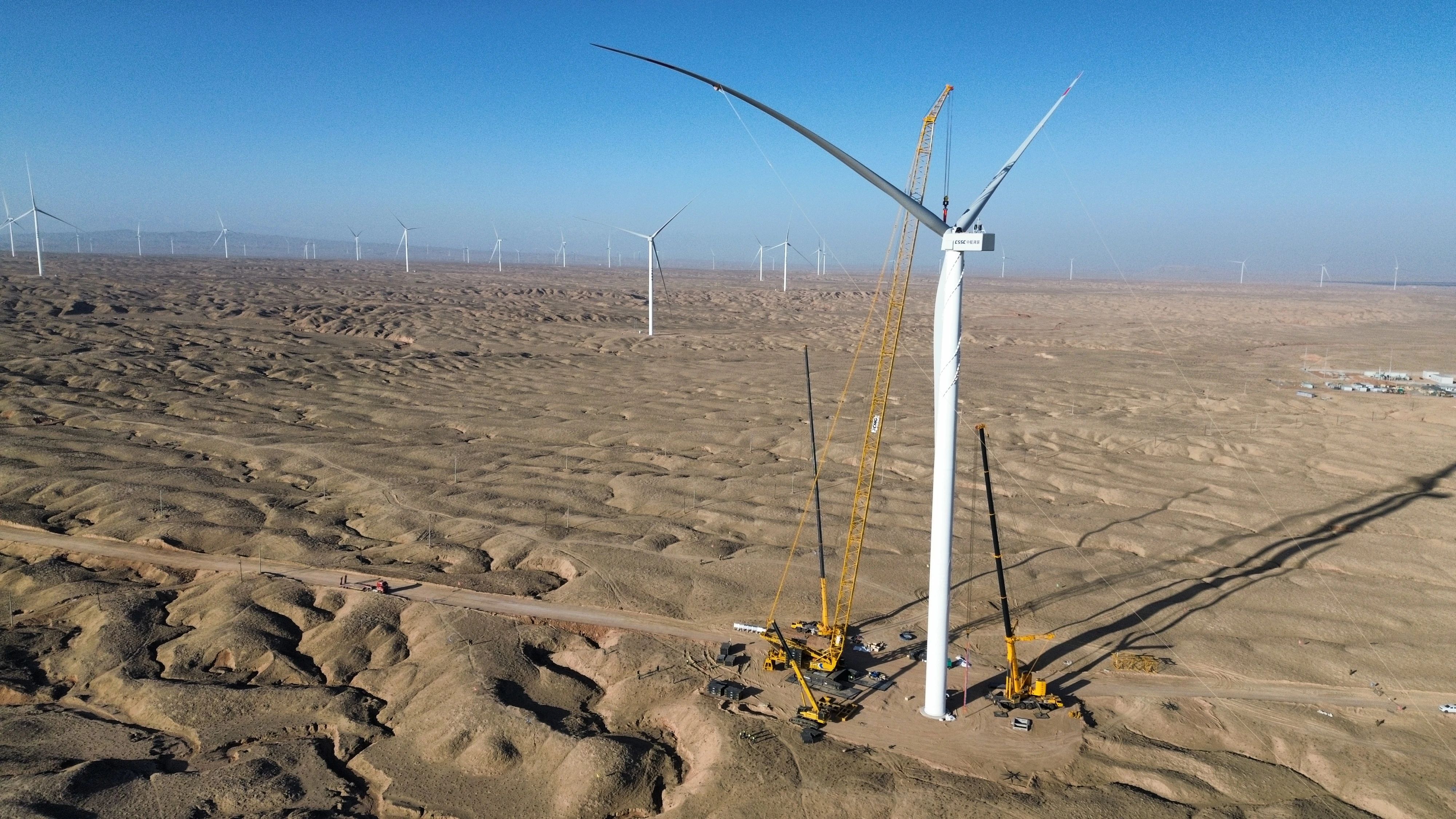 零誤差！XLC18000M助力10萬千瓦風(fēng)力發(fā)電項(xiàng)目首臺(tái)風(fēng)機(jī)成功吊裝