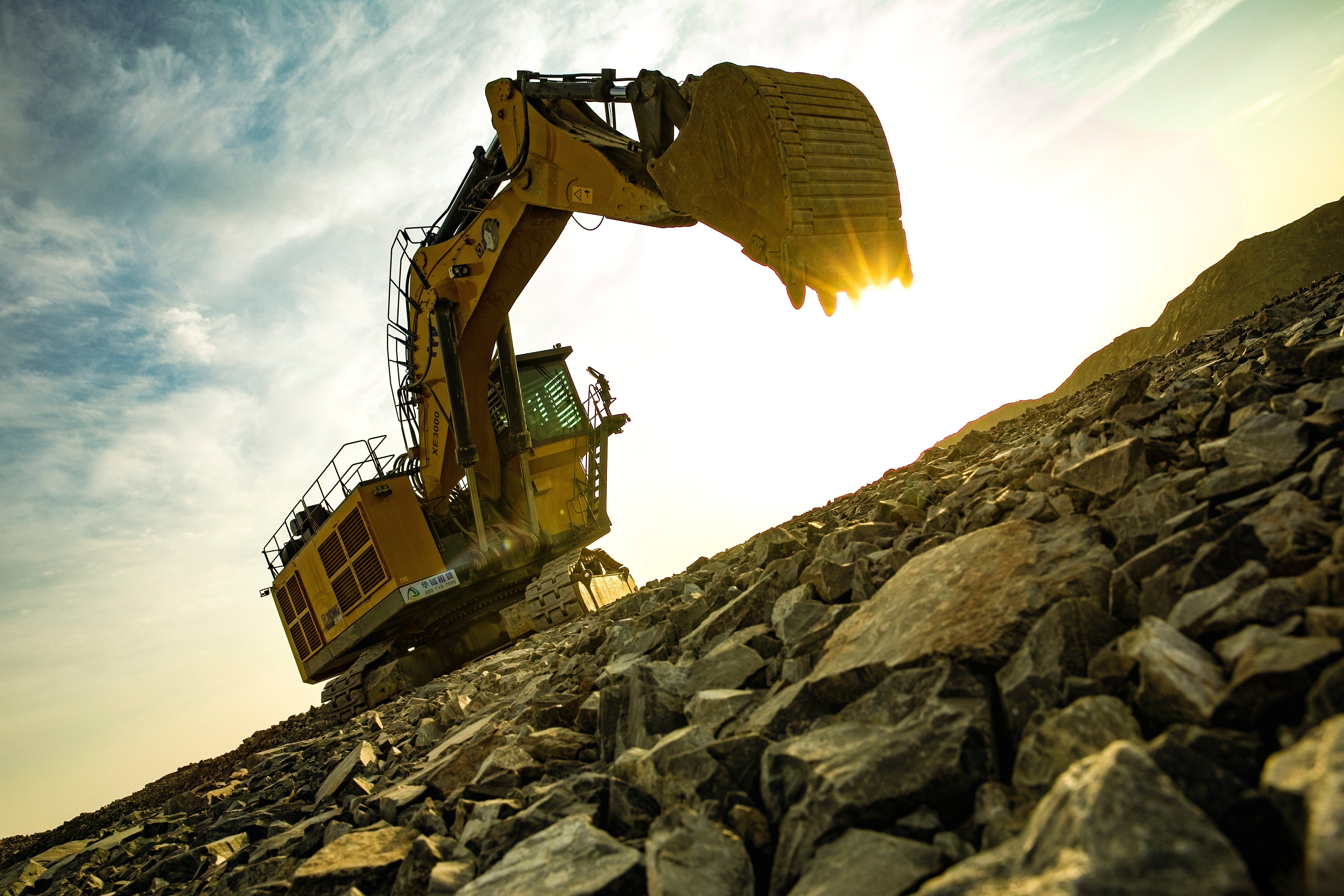 大型露天礦山智選之作，徐工XE3000礦用挖掘機(jī)