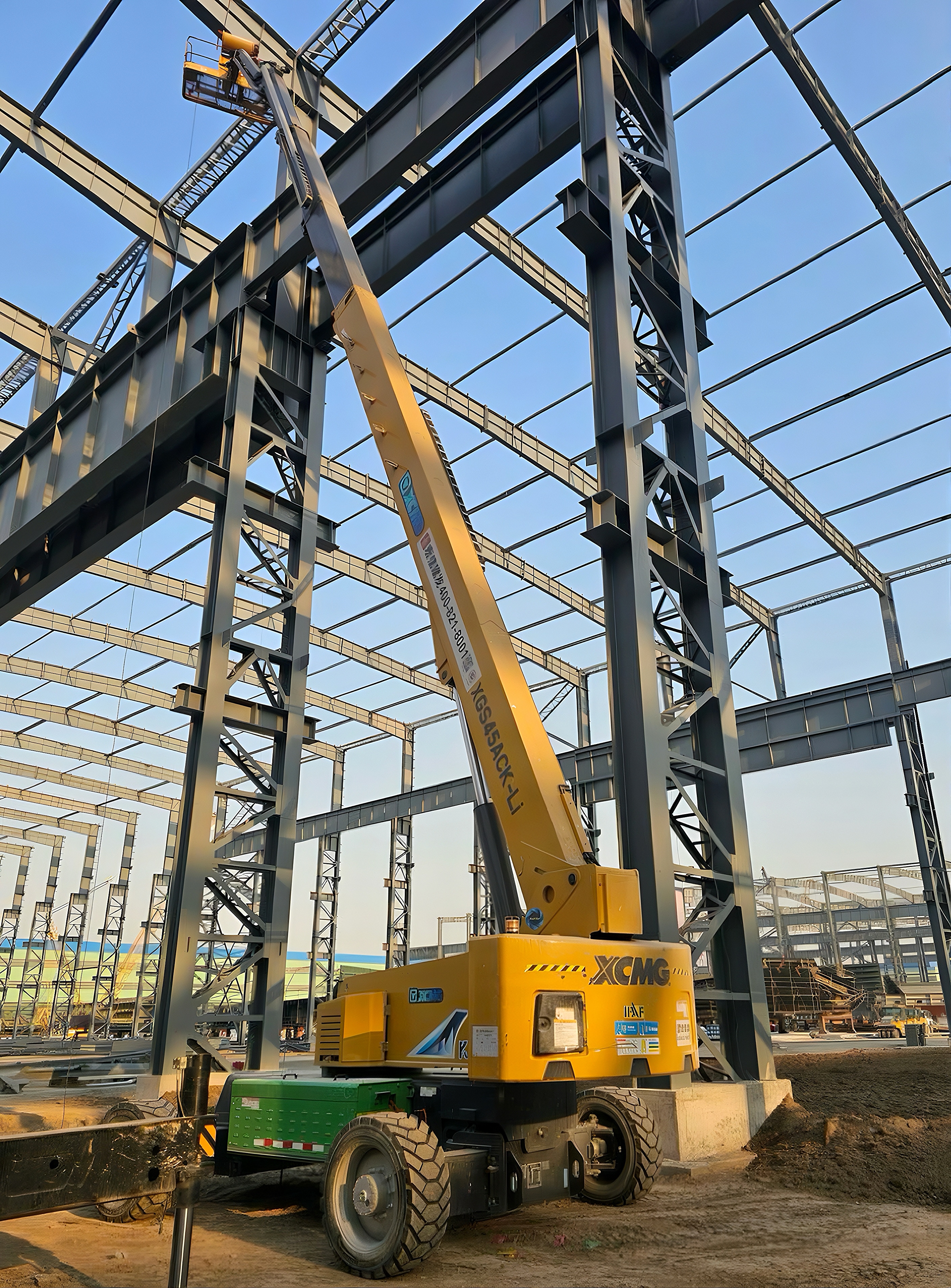 直沖云霄！徐工電動(dòng)“擎天柱”助力江蘇新時(shí)代造船車間“智”造升級(jí)