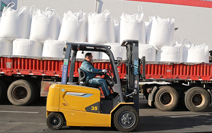徐工新能源叉車為食品工廠綠色、高效生產(chǎn)保駕護(hù)航