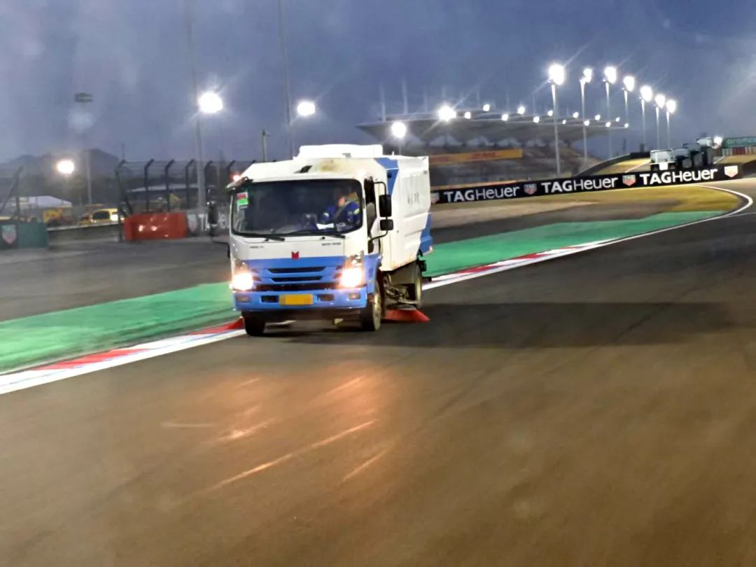 起猛了，居然在上海F1賽場上看到了TA...