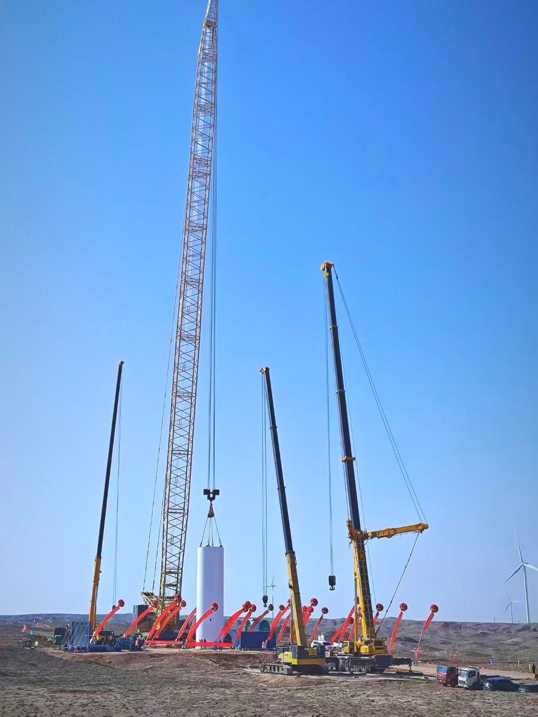 “舉重若輕”零偏差！徐工履帶起重機(jī)上演“施工大片”