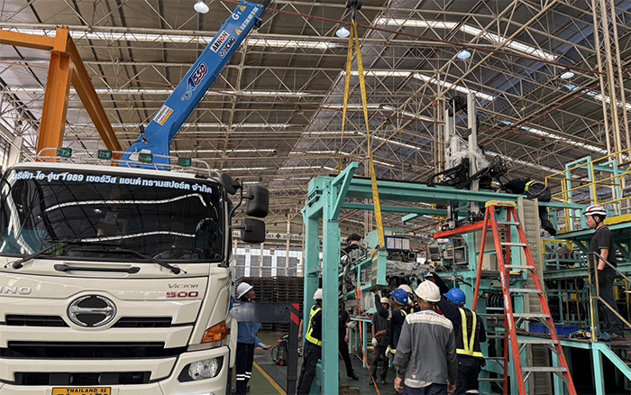 隨車吊界 “卷王” 現(xiàn)身東南亞廠房，一機(jī)頂十臺(tái)