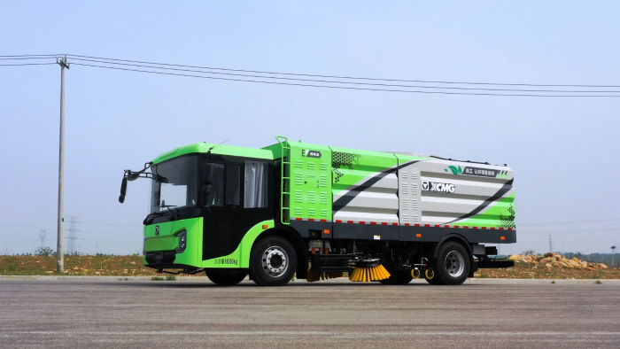 【新品搶先看】高效、舒適、智能全都要？徐工低入口洗掃車給您答案！