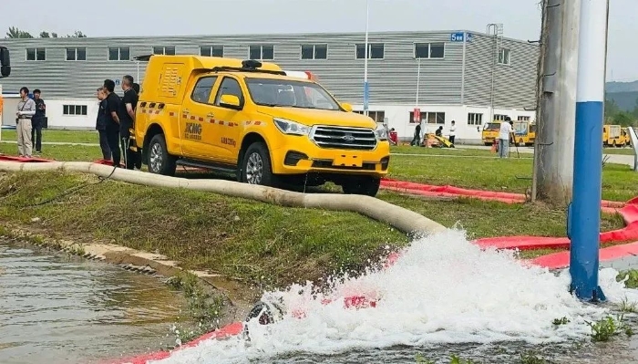 聚焦“大安全大應(yīng)急”，徐工參加防汛搶險實戰(zhàn)演練