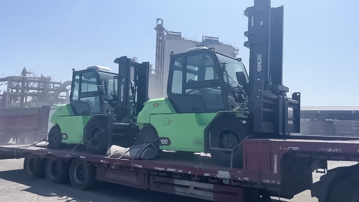 從室內(nèi)到室外，24小時(shí)不停歇！徐工孔雀叉車扎根新疆鋼材廠