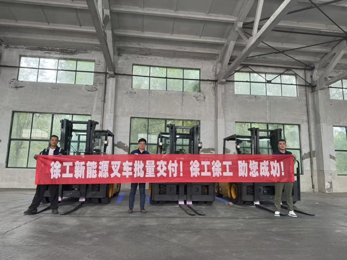 品質(zhì)與服務(wù)共拓市場(chǎng)新局！徐工孔雀叉車賦能冶金行業(yè)