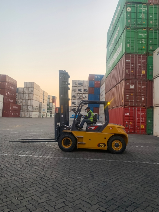 徐工叉車批量進(jìn)駐廈門港，一站式解決方案賦能港口物流新升級(jí)