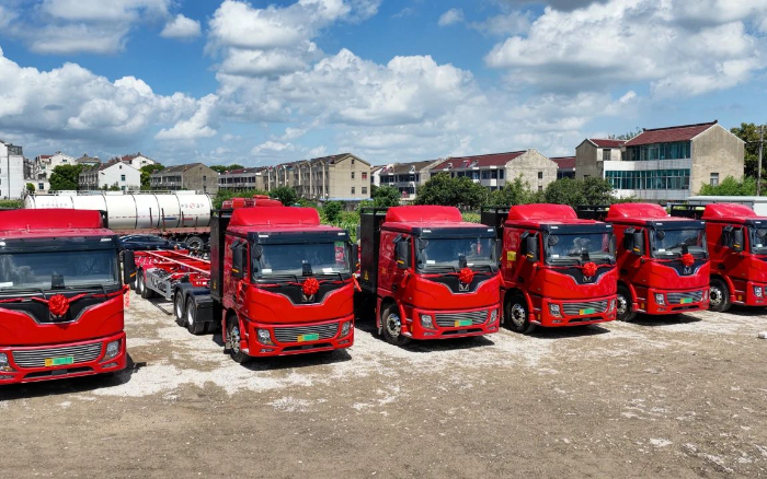 綠色物流再提速，徐工新能源牽引車批量入港！