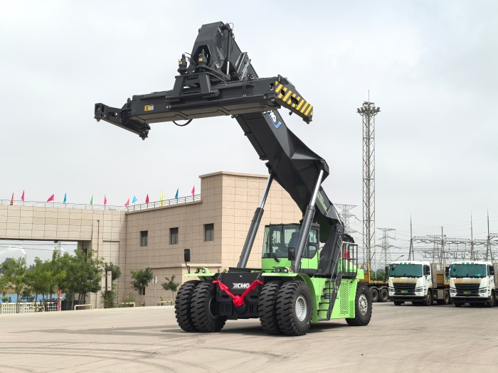 實(shí)力交付！徐工電動(dòng)正面吊助力綠色“一帶一路”