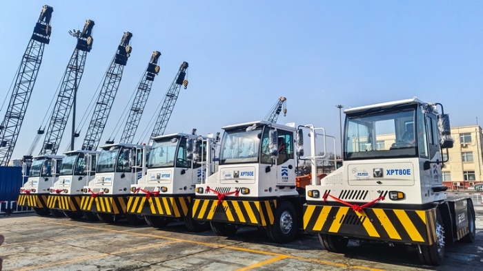 新車交付忙！徐工新能源重載牽引車以多維優(yōu)勢賦能大宗貨物智慧轉(zhuǎn)運