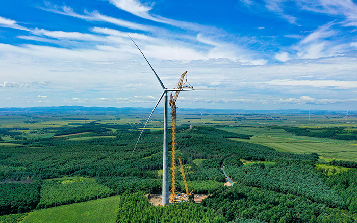 全球最高最大風(fēng)電動(dòng)臂塔機(jī)，首秀告捷！