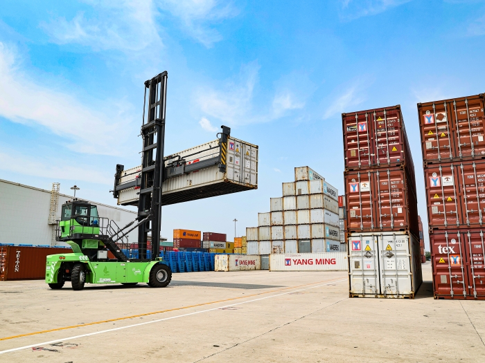 賽場(chǎng)競(jìng)鋒芒！“徐工杯”堆高機(jī)操作員技能大賽見證“真功夫”