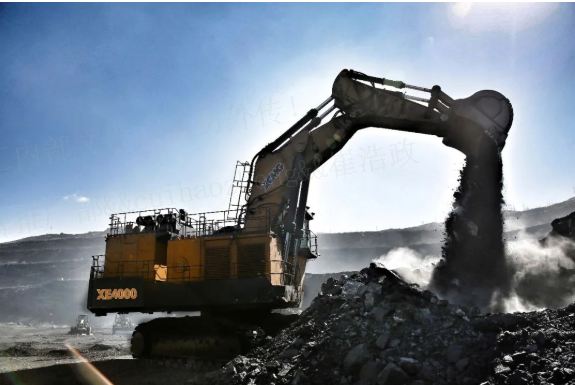近5萬(wàn)小時(shí)高效出勤！徐工XE4000液壓鏟受礦區(qū)高度贊揚(yáng)！