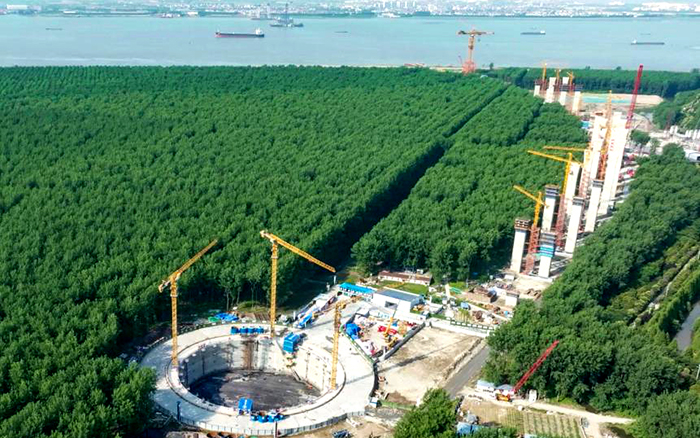 提前1個(gè)月！徐工金助力世界最大跨度橋梁錨碇封底