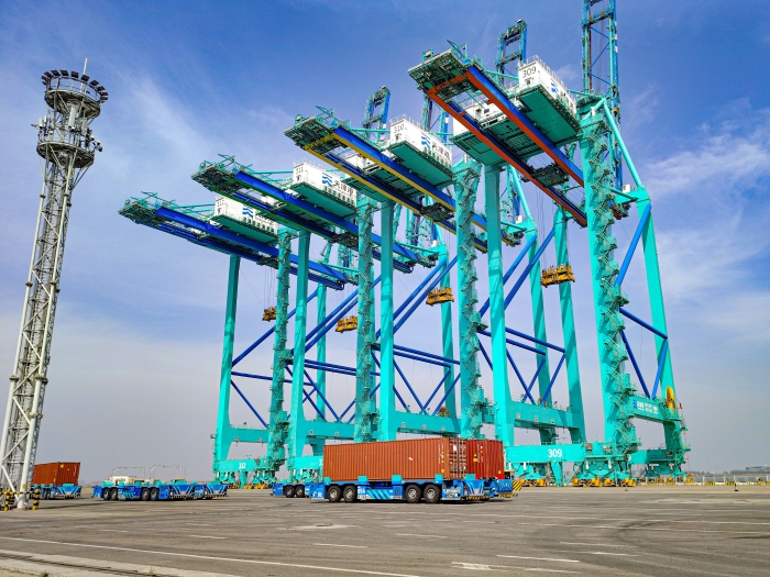 百臺(tái)集群，百萬箱量！徐工AGV打造智慧港口“中國(guó)標(biāo)桿”