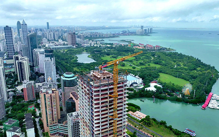 海闊憑“塔”躍 | 徐工塔機(jī)助建?？谥泻?guó)際中心