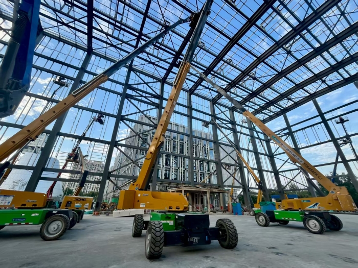 助力“中國(guó)智造”！徐工8臺(tái)高米數(shù)電動(dòng)直臂高空作業(yè)平臺(tái)會(huì)戰(zhàn)北京火箭大街