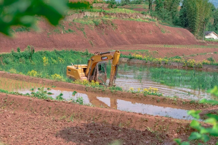 建設(shè)“巴渝糧倉(cāng)”，徐工挖機(jī)我在行（háng）！